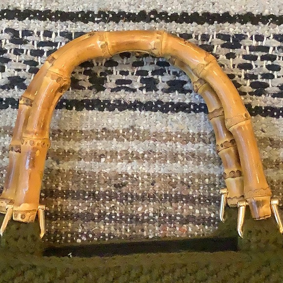 Handmade crochet bamboo handle bag - Picture 2 of 8